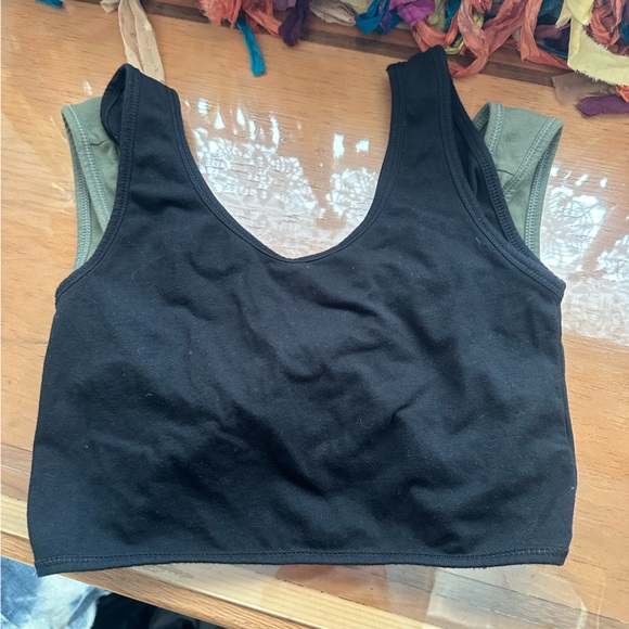 2 Twisted Crop Tops Reversible - Picture 5 of 6